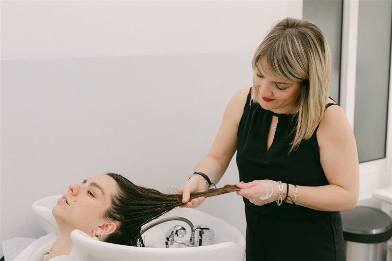 Desenredando el pelo para cortar